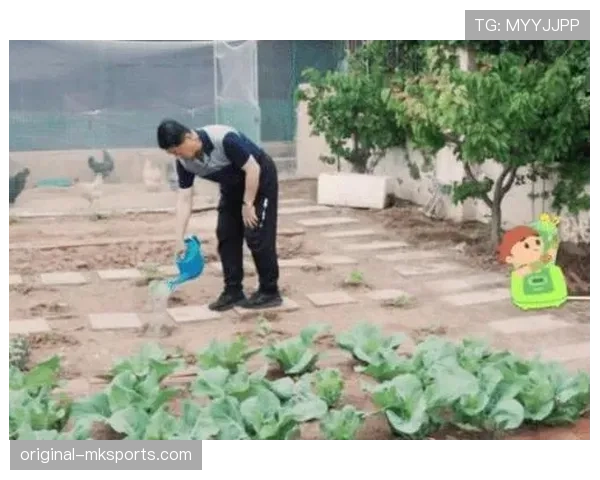 张继科家里那泳池也太奢侈了吧，一泡水直接像度假村！